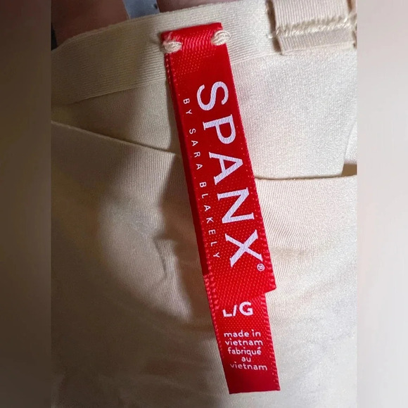 Spanx Thinstincts® Convertible Cami in soft nude. Size Large - Picture 6 of 7